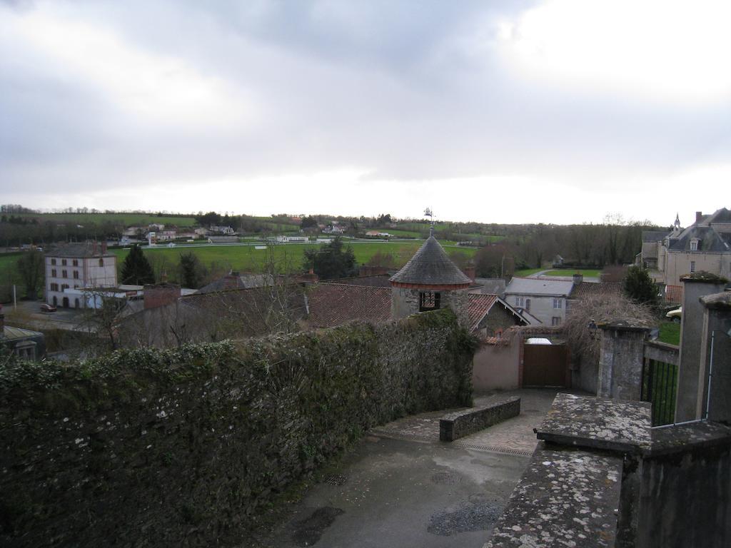 Le Logis Des Tourelles Bed & Breakfast Beaupreau ภายนอก รูปภาพ