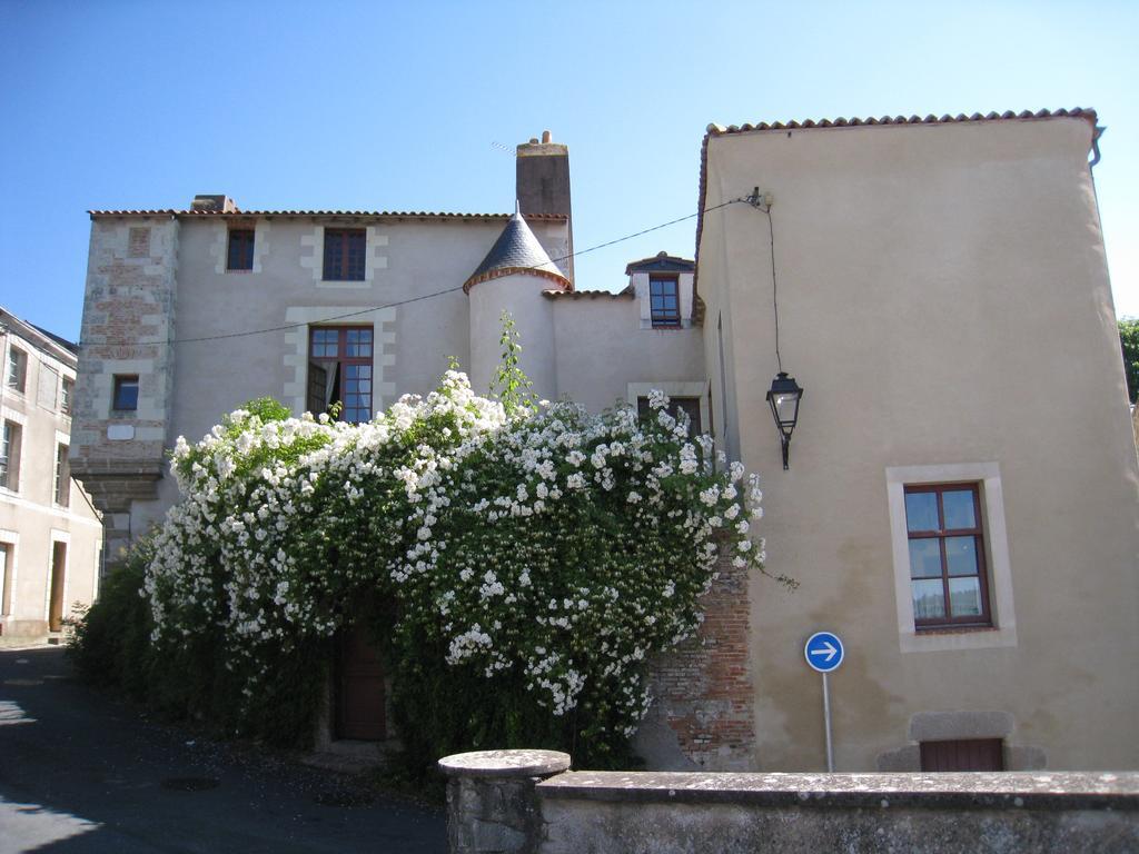 Le Logis Des Tourelles Bed & Breakfast Beaupreau ภายนอก รูปภาพ