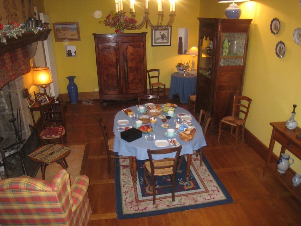 Le Logis Des Tourelles Bed & Breakfast Beaupreau ภายนอก รูปภาพ